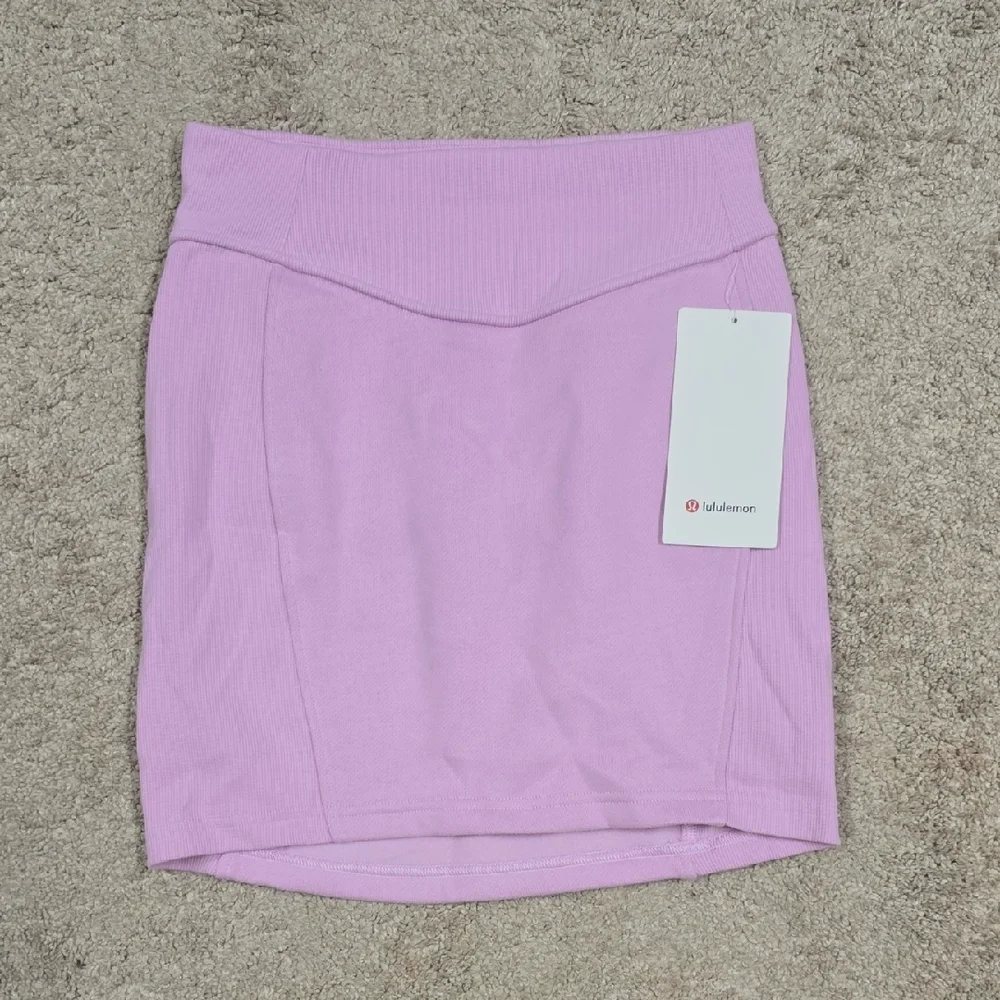 NWT Lululemon Scuba High Rise Fleece Mini Skirt Vitapink XS - Picture 3 of 5